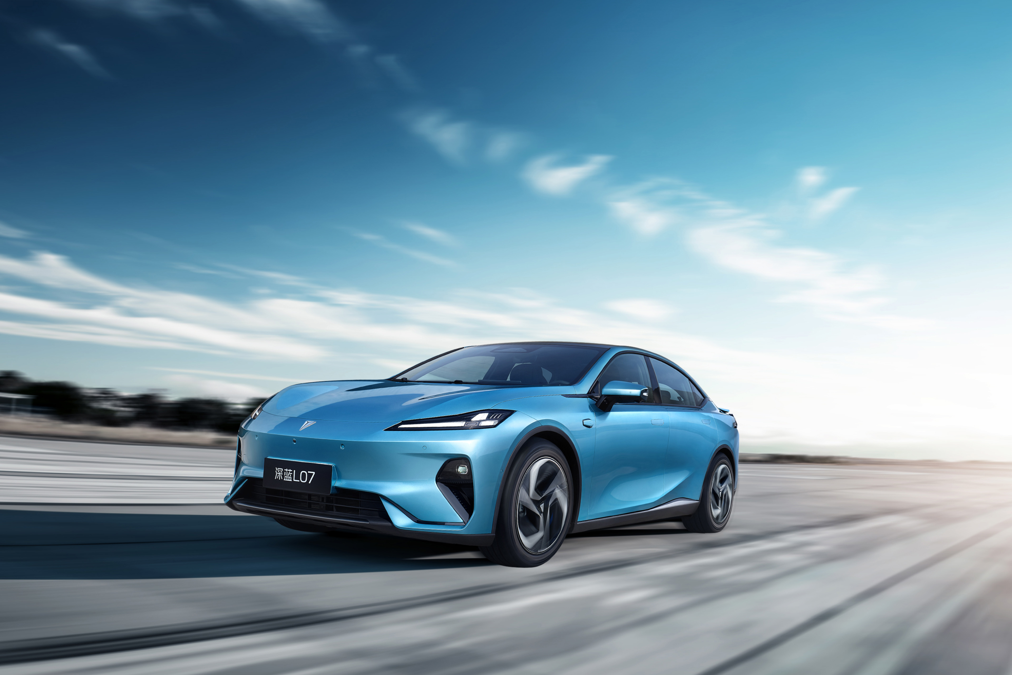 Електромобіль Deepal L07